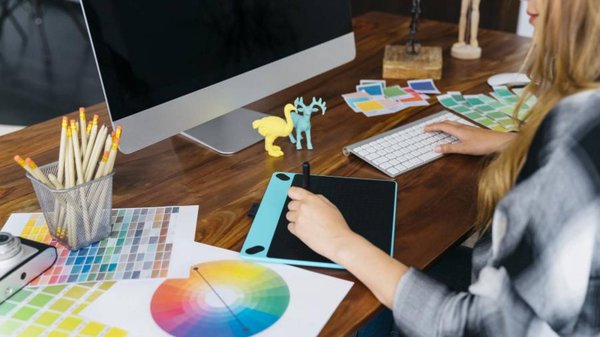 Se démarquer sur le marché français du graphisme après une formation en France